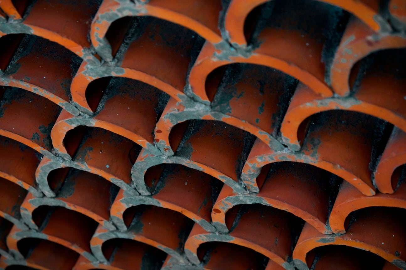 Pilha de revestimentos cerâmicos empilhados para obra